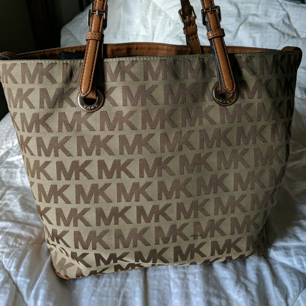 Authentic Michael Kors Mediun Tote Purse